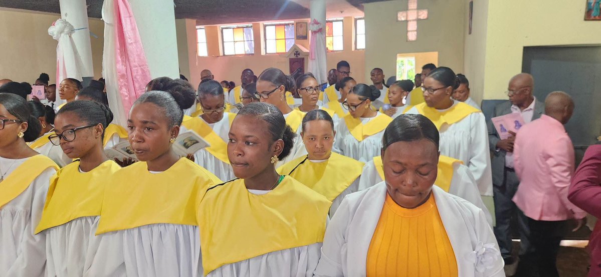 FPWConnexion's tweet photo. La mémoire de Sainte-Rose célébrée dans la ferveur

Mgr Marie Éric Glandas Toussaint a présidé la messe de Sainte-Rose de Gris-Gris, appelant parents et responsables locaux à mieux encadrer les enfants pour favoriser une jeunesse responsable et engagée. https://t.co/ybY4cPNZlw