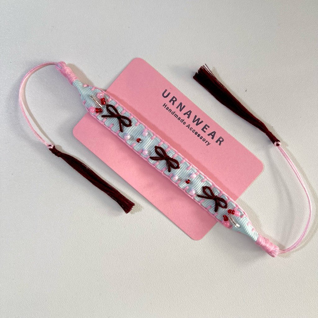 doubleshotkopi's tweet photo. APA SIH MAHAKARYA INI KOK MURAH BANGET⁉️ akhirnya nemu juga gelang embroidery kayak gini dapet under 20rb doang 🎀😩 https://t.co/ZPZgZHRMro