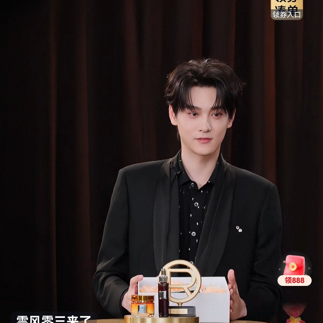 ou_rm85516's tweet photo. 太可爱了啊啊啊啊啊，还会变魔术，好棒😘
XUNING MEETS THE LIGHT
#TXNxLorealParisLive https://t.co/P5dRgypHnL