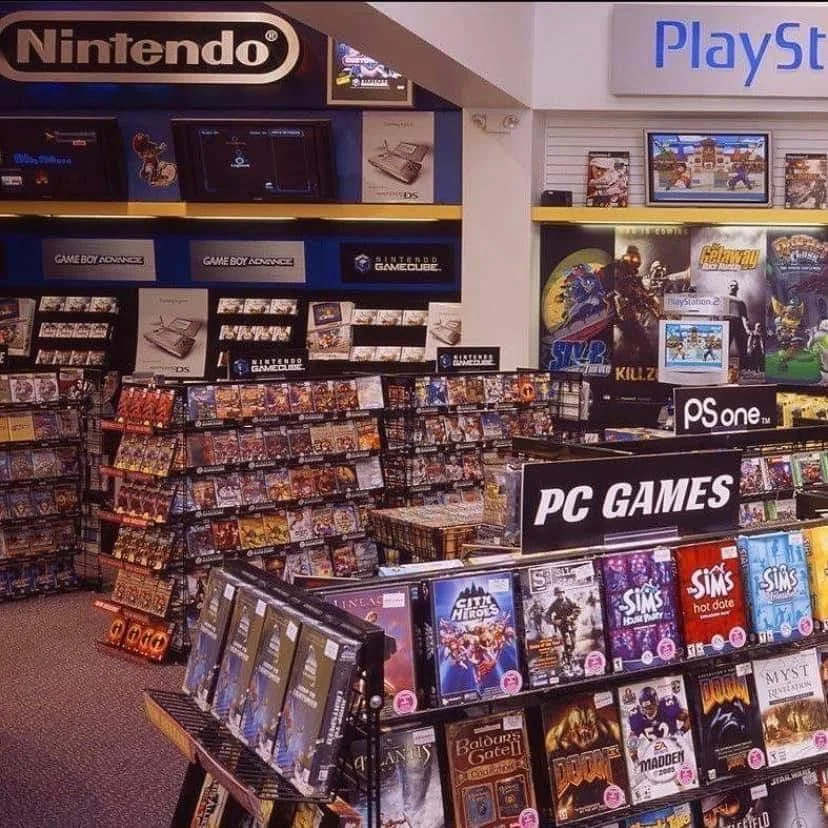 VideoGameHstry's tweet photo. Walking through video game stores in the 2000s https://t.co/fupw8rR8iV