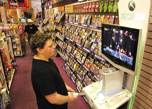 VideoGameHstry's tweet photo. Walking through video game stores in the 2000s https://t.co/fupw8rR8iV