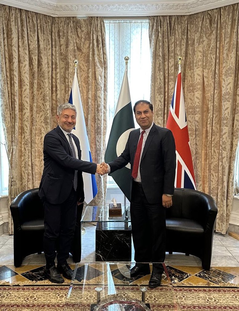 PakinGlasgow's tweet photo. Newly appointed Consul General of Italy in Scotland, Mr. Luca Fratini, paid a courtesy visit to Consul General of Pakistan, Mr. Summar Javed. The meeting provided an opportunity to discuss matters of mutual interest and further strengthen the longstanding ties between 🇵🇰 and 🇮🇹 https://t.co/XPoKY82OJW