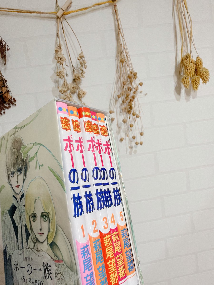 saku_hon's tweet photo. 昨日、宝塚雪組公演ポーの一族の千秋楽を観劇しました。読書時間を削ってスマホに張り付きリセールで取った甲斐がありました。今回は観劇前に原作の漫画も読み、心揺さぶられっぱなしの幸せすぎる時間でした。そして好きな方が本っ当に素敵でした。 https://t.co/v09sYm4chd