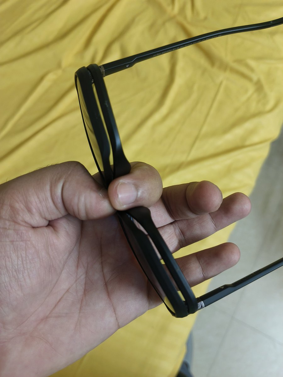 ArjunBhakuni3's tweet photo. @Lenskart_com I purchased these clip-on sunglasses just 5 days ago, and the clip is not properly attaching/aligned with the Lenskart frame. It feels loose and doesn't fit securely, as shown in the attached photo.
This appears to be a product/fitment defect. 
@LenskartSupport https://t.co/va3lmvCcT4