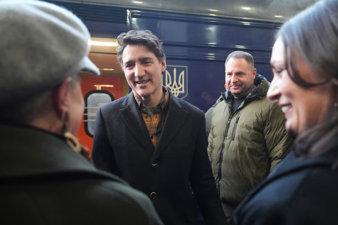 irgarner's tweet photo. Remember when Justin Trudeau wore a plaid shirt to visit Kyiv and Zelensky broke off diplomatic relations with Canada?

No? Me neither. https://t.co/PN4KMOIQrX