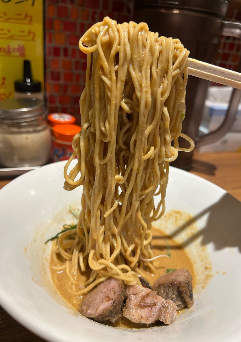 i1_ppg's tweet photo. 🍜麺屋58 さん✨

🍜一味を練りこんだ冷やし!!✨️
~ゆずMAX77~  夏野菜の冷製仕立て
🍜冷やコンポタ和え玉✨️

練り込まれた2種の麺が風味豊か☺️
ｽｰﾌﾟひとくち飲んだら美味さで感激
平ｼｪﾌ呼ぶwww🤣
お肉やわゎ~✨️和え玉ももちろん美味✨️

幸せな時間(*´ω｀*)

ごちそうさまでした🙏✨️🍜 https://t.co/45BVKSOngo