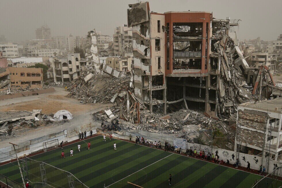 humanite_fr's tweet photo. Le festival de photo de sport de Deauville cède aux pressions pro-israéliennes et retire une photo prise à Gaza

➡️ https://t.co/BkRgF16nYz https://t.co/Y891QFcjqd