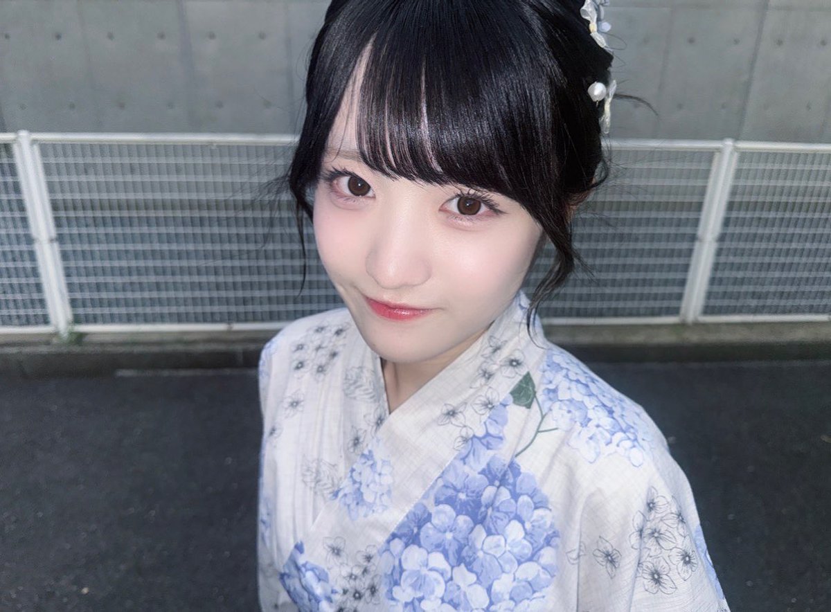 stu48_kuru's tweet photo. あと70人くらいで、
フォロワーさん1万人だーー🌻

1万人達成したーい！！！！
アイドルとして1つの目標！！

#STU48 https://t.co/opsMOd4RZS