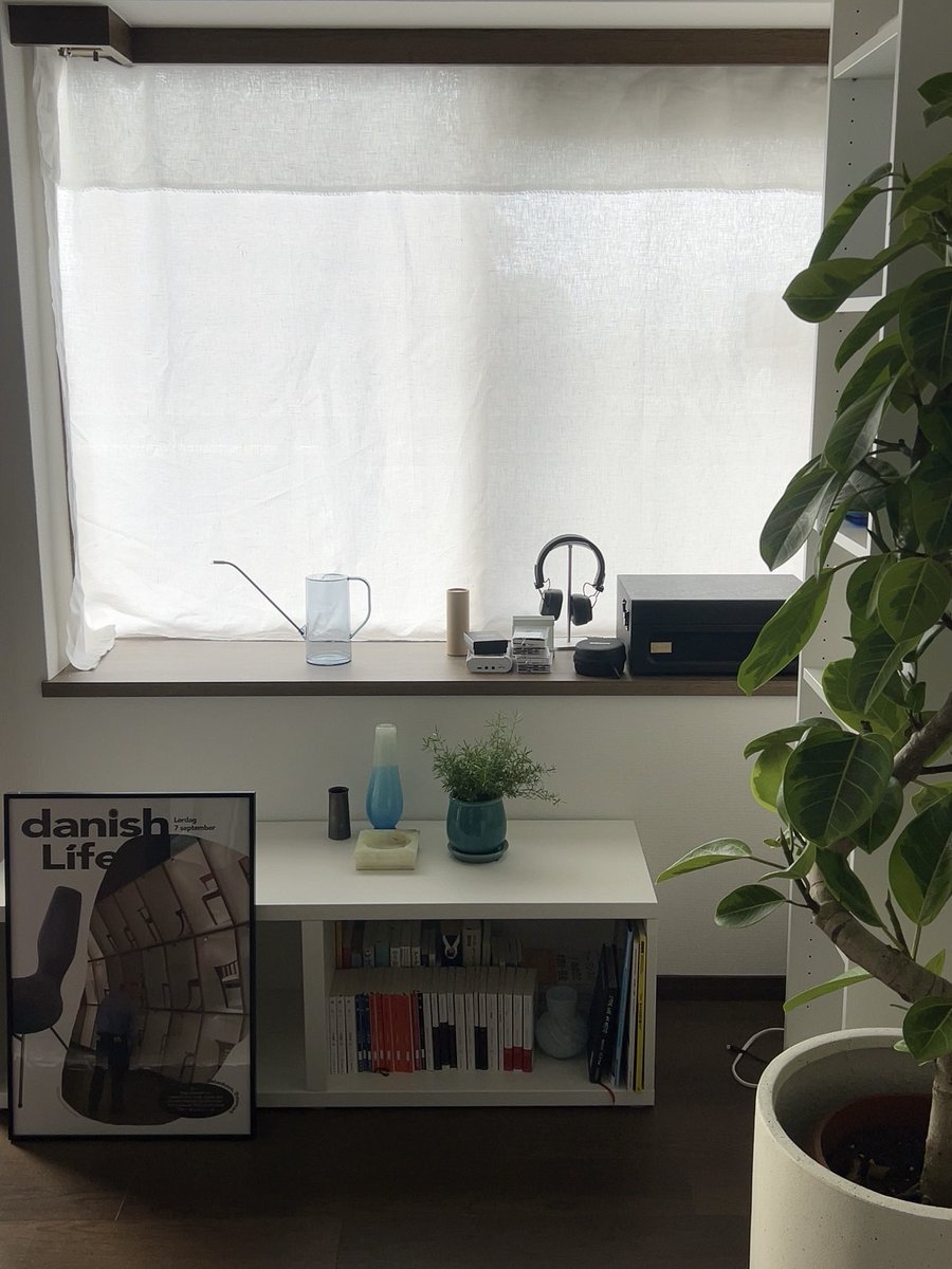 myhaus_log__'s tweet photo. 出窓のところはリネンの布生地を買ってつけた
柔らかい光でいいね🌿 https://t.co/1P8WIQEWIR