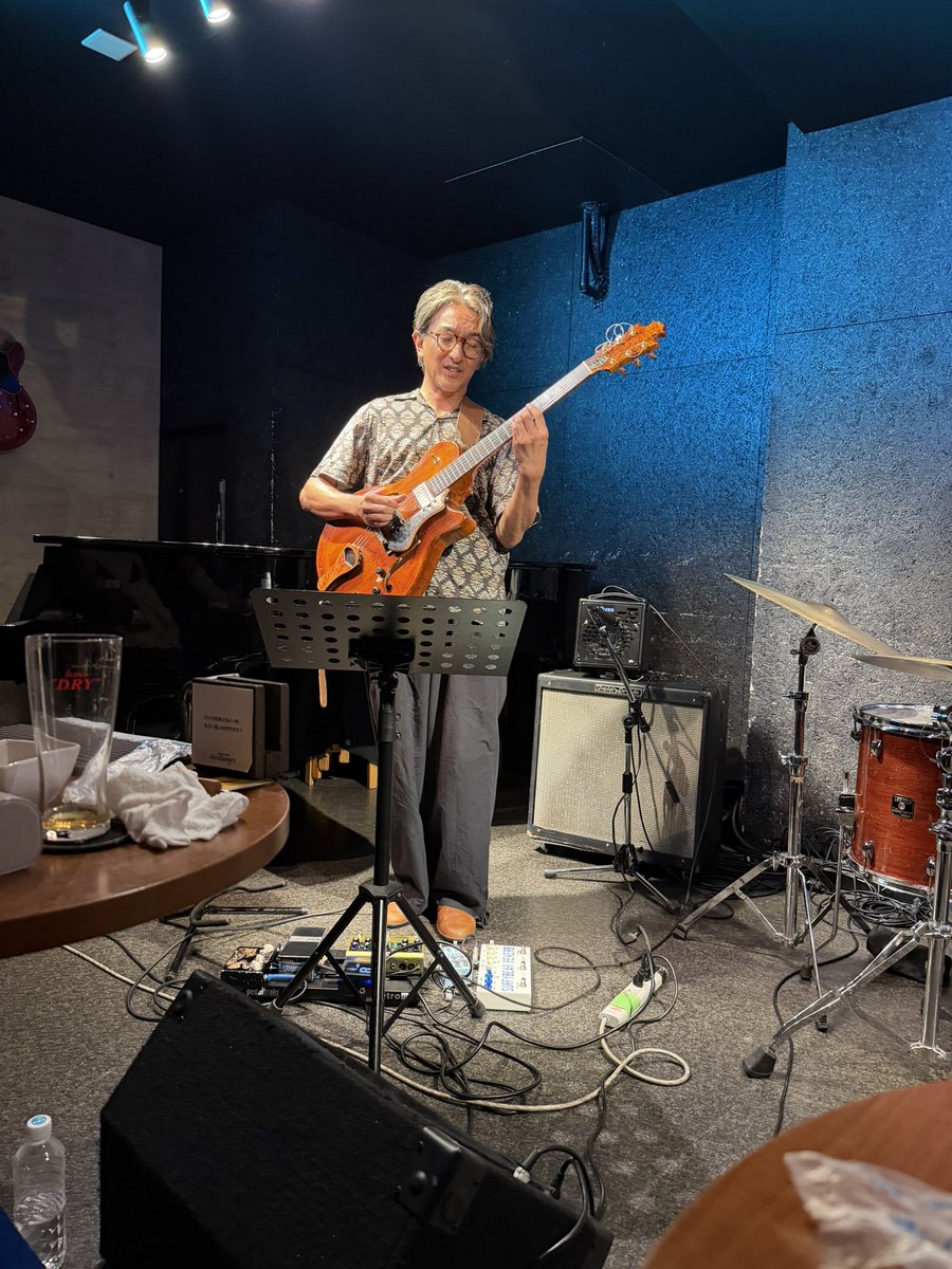 mizmiz_toshi's tweet photo. 昨夜の一枚。。。昨夜のライブはコチラ!!
acustica
小沼ようすけさん宮地 選さんKanさんのトリオ
熱量多めのライブ!!
回を重ねるごとにこのトリオの音が確立されていく様な…
これからが楽しみ〜!!
#acustica #小沼ようすけ #宮地選 #Kan
#MrKennys https://t.co/j0Lhk86In4