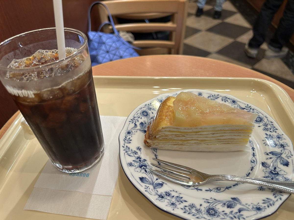 kamisuko's tweet photo. 今日の夕飯
推しのイベントの合間
だいたいいつも、ドトールだな
ドトールってどこにでもあるから助かる https://t.co/RepNkzeNhi