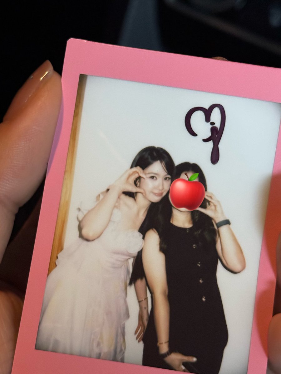 cinncn's tweet photo. 𝑚𝑦 𝑓𝑖𝑟𝑠𝑡 𝑝ℎ𝑜𝑡𝑜 𝑤𝑖𝑡ℎ 𝑝’𝑗𝑢𝑛𝑒 🍒🤍
𝑎 𝑙𝑖𝑡𝑡𝑙𝑒 𝑚𝑒𝑚𝑜𝑟𝑦, 𝑎 𝑙𝑖𝑡𝑡𝑙𝑒 𝑚𝑜𝑚𝑒𝑛𝑡 𝑖’𝑙𝑙 𝑘𝑒𝑒𝑝 𝑐𝑙𝑜𝑠𝑒 𝑡𝑜 𝑚𝑦 ℎ𝑒𝑎𝑟𝑡 🥹🤍

รอวันที่จะได้กลับมาต่อเธรดนี้ด้วยรูปใหม่ ๆ นะ 🤏🏻
แล้วจะค่อย ๆ ต่อเซตที่ 2, 3, 4… ♡ https://t.co/YRJGdLgm9y