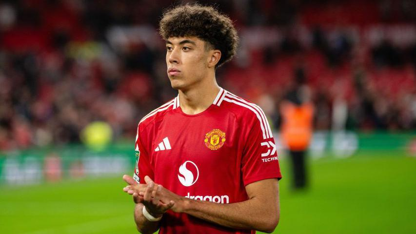 JacobsBen's tweet photo. Ethan Wheatley set to join Lincoln City on a season-long loan, as @SportsPeteO called.

Agreement in place between Lincoln and Manchester United.🤝 https://t.co/VuVpBReQSM