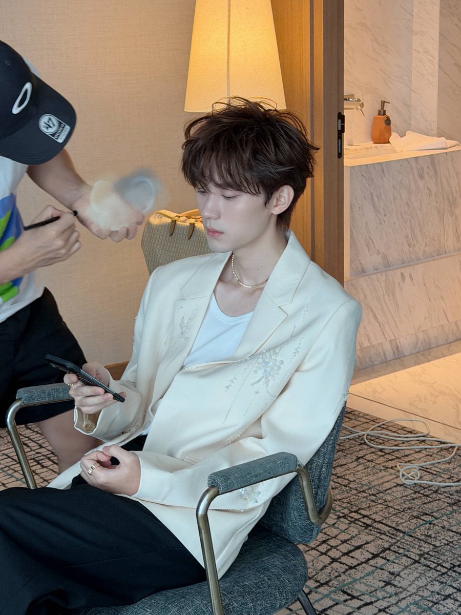 hizhouy's tweet photo. 이정도로 바짝 마른 미남만이 내심장을뛰게함 https://t.co/Scq8VLtjJQ