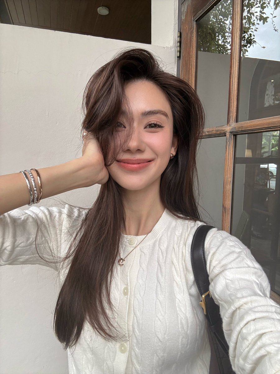sweetleyaaa's tweet photo. ก็ปฏิเสธไม่ได้ว่าเราชอบคนหล่ออย่างน้อยในวันที่แบบ โอ้ย หงุดหงิดมาก มองหน้าปุ๊บเห้อออ อย่างน้อยเขาก็หล่อ https://t.co/aML34j3zWv