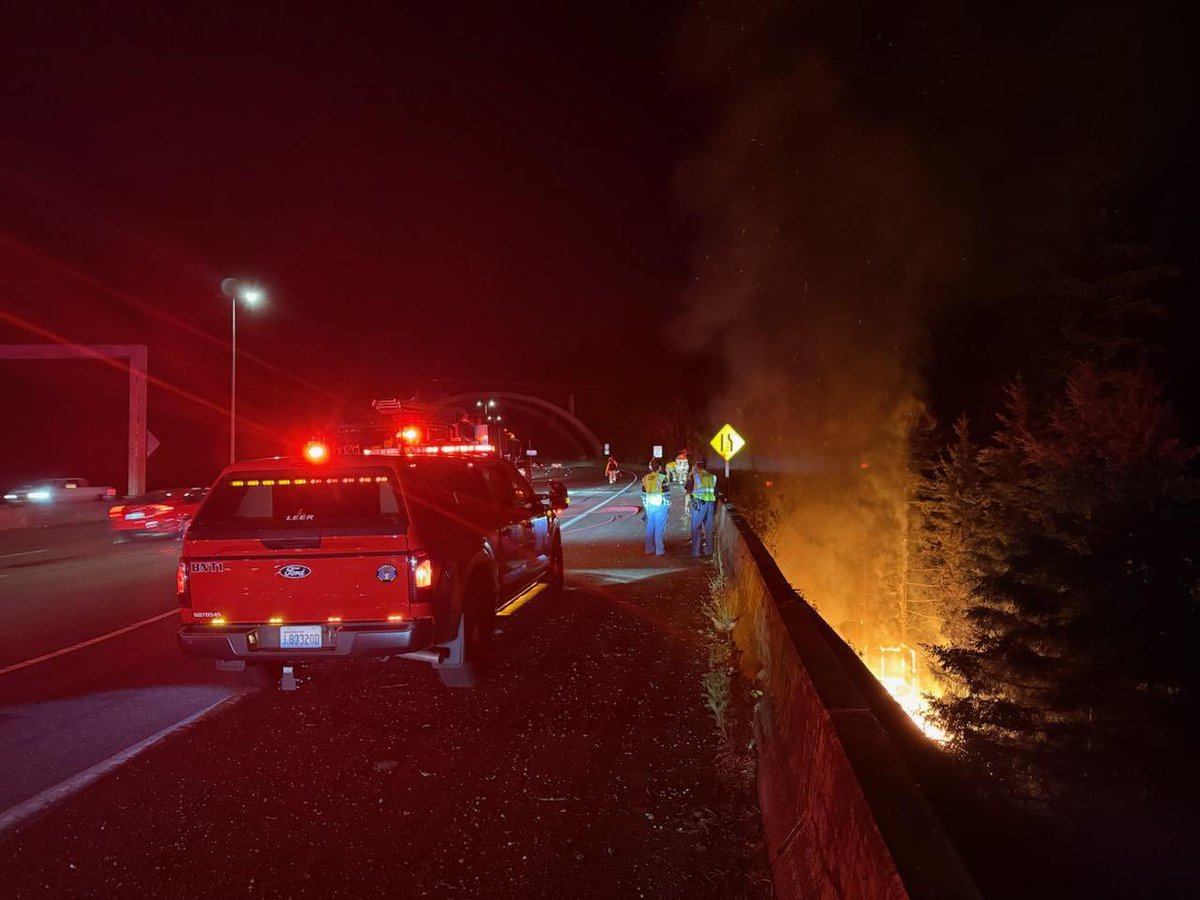 wspd1pio's tweet photo. Overnight, Olympia Troopers responded with Olympia Fire to an encampment fire on northbound I-5 at milepost 104.

A few trees were ablaze but thankfully the spread of the fire was brought to a stop. No injuries were reported. https://t.co/anTDnXGibK
