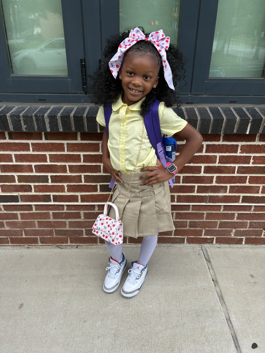 1Mekhi23's tweet photo. You make me proud kid๐ฅนโค๏ธ I love you so much have a good day princess๐๐ธ #Firstday๐๐ https://t.co/7ZrZFbnFG5