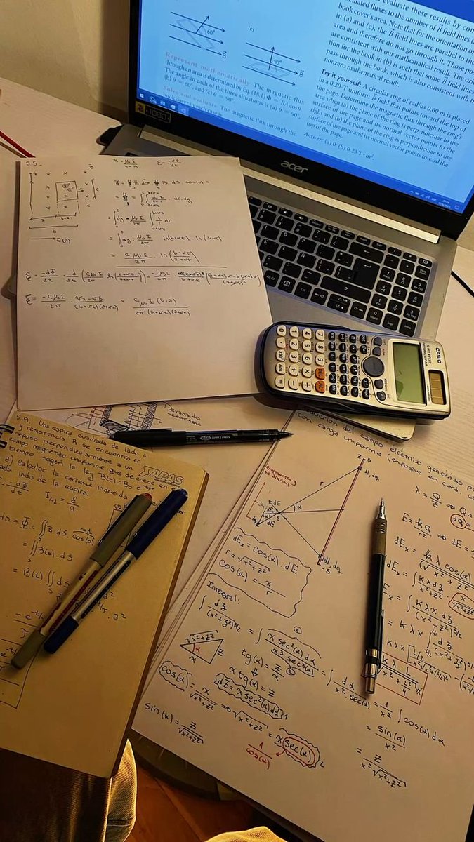 WORSTBOYINSWT's tweet photo. finished classes early so we locked in for studying at home ☹️ https://t.co/OOSdvmr7cD