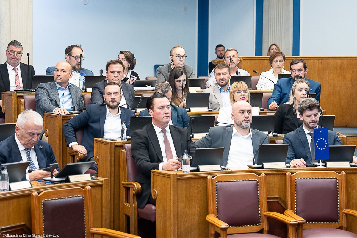 MickeySpajic's tweet photo. 🇲🇪 Čestitke Skupštini Crne Gore povodom usvajanja ustavnih izmjena – ključnog uslova za zatvaranje pregovaračkih poglavlja 23 i 24.

Usvajanje amandmana na Ustav 🇲🇪, sa 68 glasova, vodi ka jačanju vladavine prava, nezavisnosti pravosuđa i stabilnosti državnih institucija.

Hvala svima koji su doprinijeli ovom važnom iskoraku i neka usvojene ustavne promjene budu u interesu građana, pravne sigurnosti i evropske Crne Gore.
🇲🇪🇪🇺