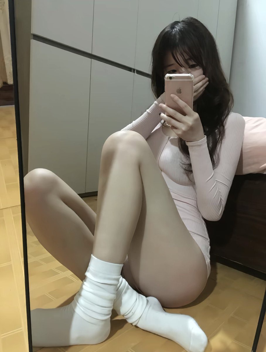 yu521cc's tweet photo. 20➕的女大想找固炮，有没有男生来聊聊的 https://t.co/E2DZiAz8Hn