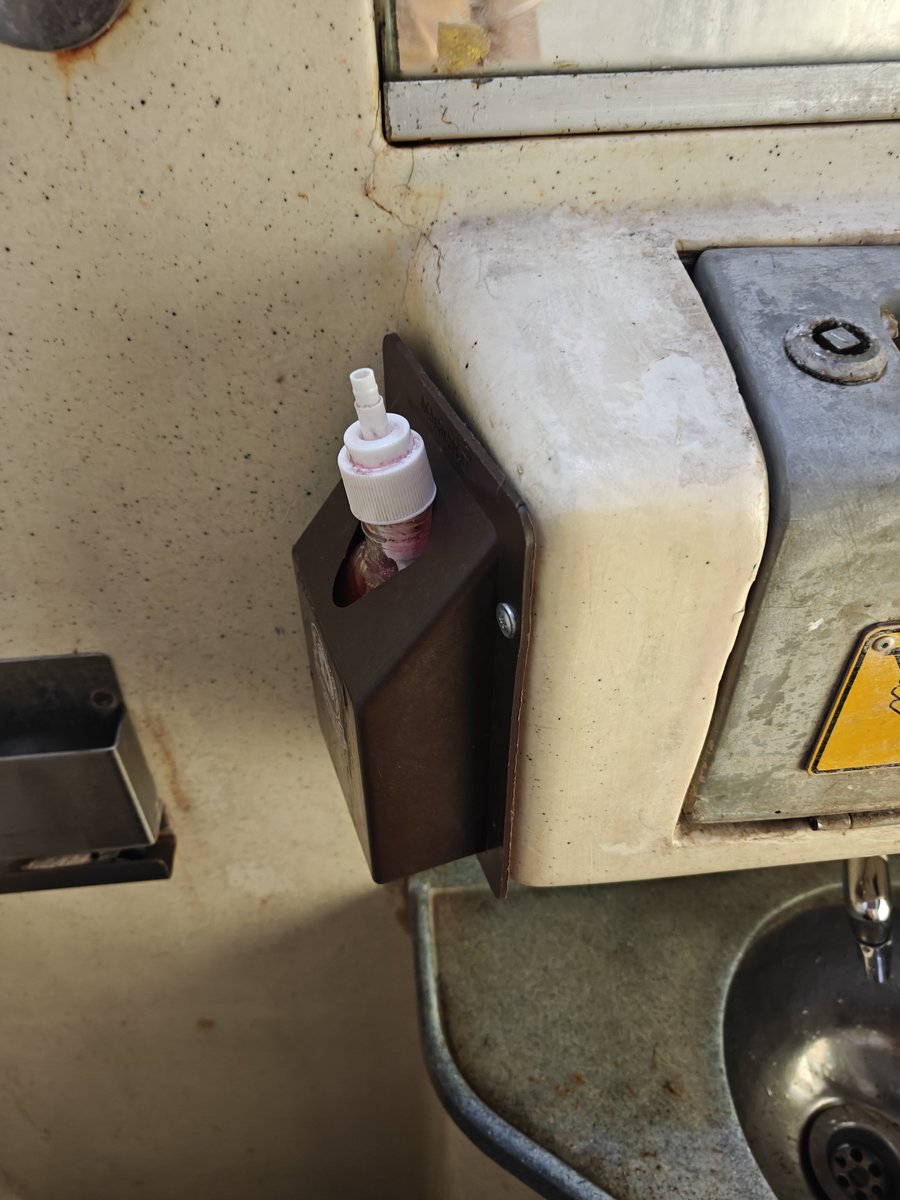 nikunjdudhani's tweet photo. @AshwiniVaishnaw @RailMinIndia @RailwaySeva 
PNR-2954780131
Trn:12215
Dt:24-08-26 
Frm JP to BVI
P1-G8,11

The charger point is also loose. The condition of the train definitely resembles it's name. Is there anyone to remove rats &amp; keep a liquid dispenser that actually works? https://t.co/en4OygPsgA