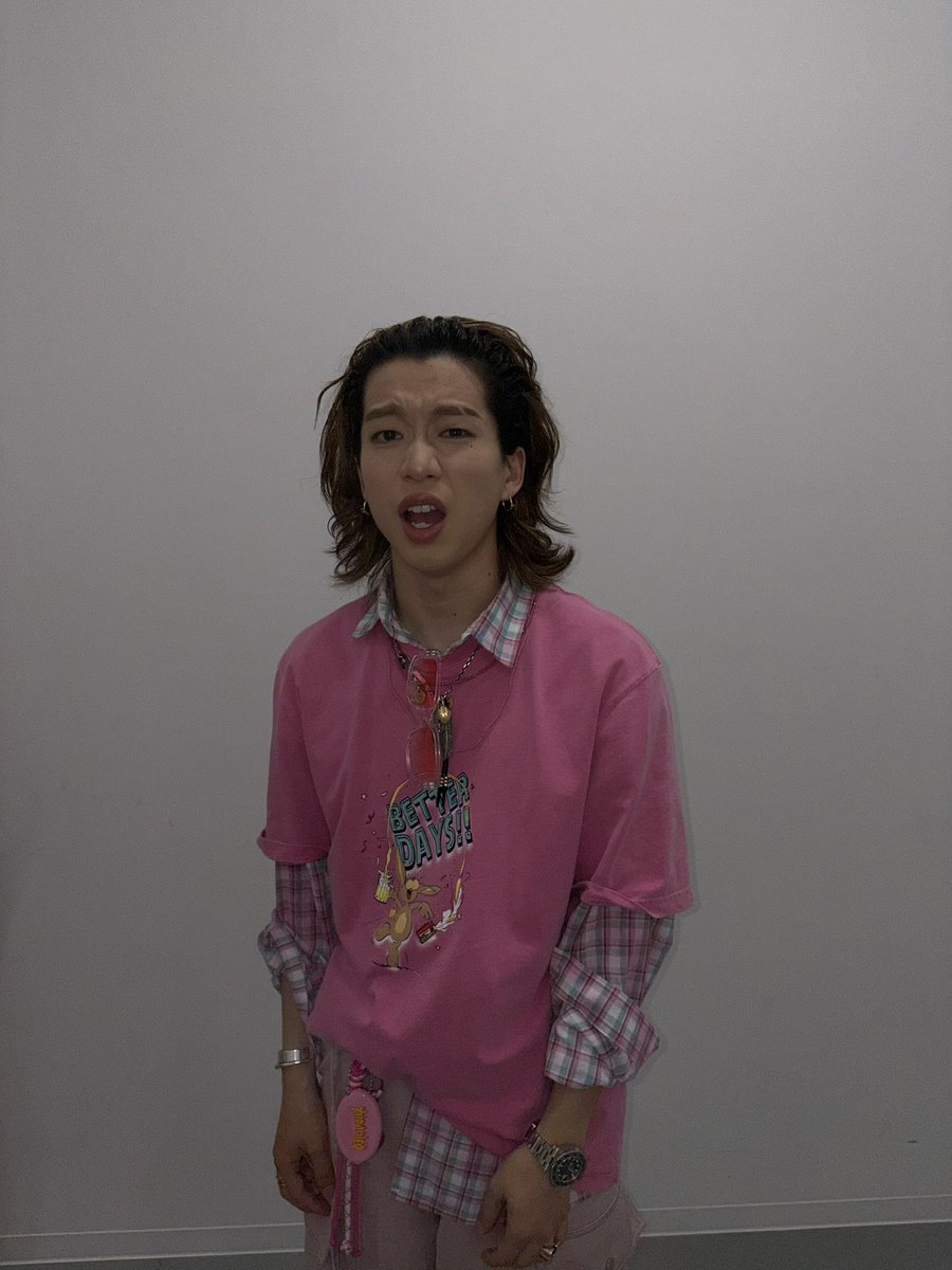 buddiis's tweet photo. オフショットを公開！
SHOOTどういう顔？シリーズ

📸なんか目元が濃いSHOOT
📸荷物いっぱいのSHOOT
📸フラッシュ失敗されて「えー」のSHOOT
📸最近のハマり顔をするSHOOT https://t.co/isFYv8Sq5U