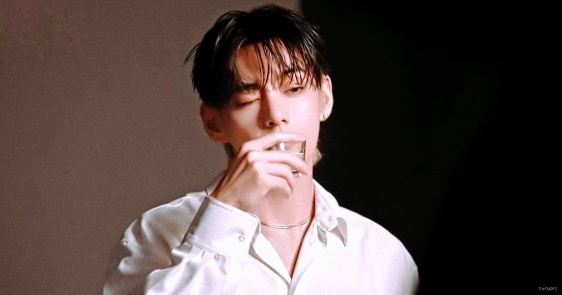 thvdiaries's tweet photo. pretty jinro model taehyung https://t.co/6Ep4sOIlG9