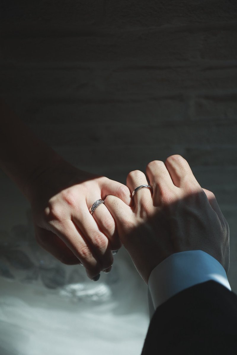 marimariko0108's tweet photo. 昨日結婚式でした～
本音はオルミエント飲んだまま、地毛結婚式が良かったけど、ウイッグでも素敵にアレンジして下さって大満足でした🫶🏻 https://t.co/AYwOW0ye02