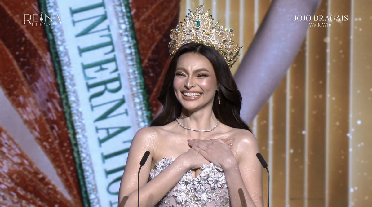 Binibining3lise's tweet photo. A very LATE post for Emma Mary Tiglao's farewell walk ˚₊‧꒰ა ☆ ໒꒱ ‧₊˚

To our hardworking queen, you're run as miss grand international will always be iconic and so as ur gown ( ´ 艸｀)

#mgi #artph #pageant https://t.co/SAkDJBr3ik