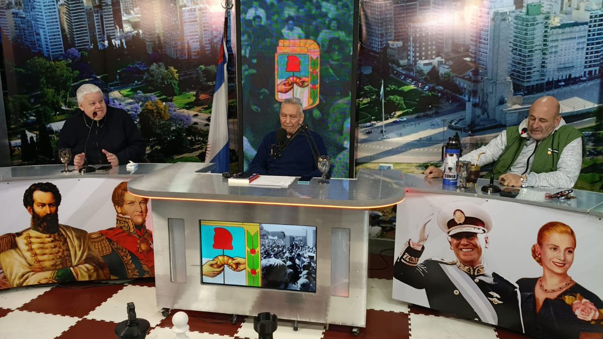 LaManaDJuanD0MI's tweet photo. #LaMañanaDeJuanDomingo #conduce @garciamartintin
"Axel está preparando para ser presidente, se pasó atajando penales, no lo dejaron gobernar" @SOYCONFEDERAL https://t.co/tpsHv9VMpU