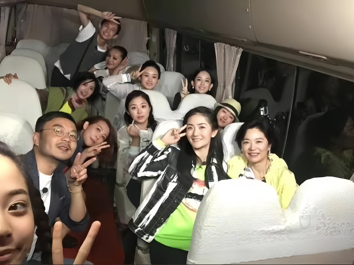 Umut04393917's tweet photo. Just finished filming the super fun variety show episode! The guests and crew made every second hilarious and unforgettable. Can’t wait for you guys to watch it—stay tuned! https://t.co/ARyvphacn6