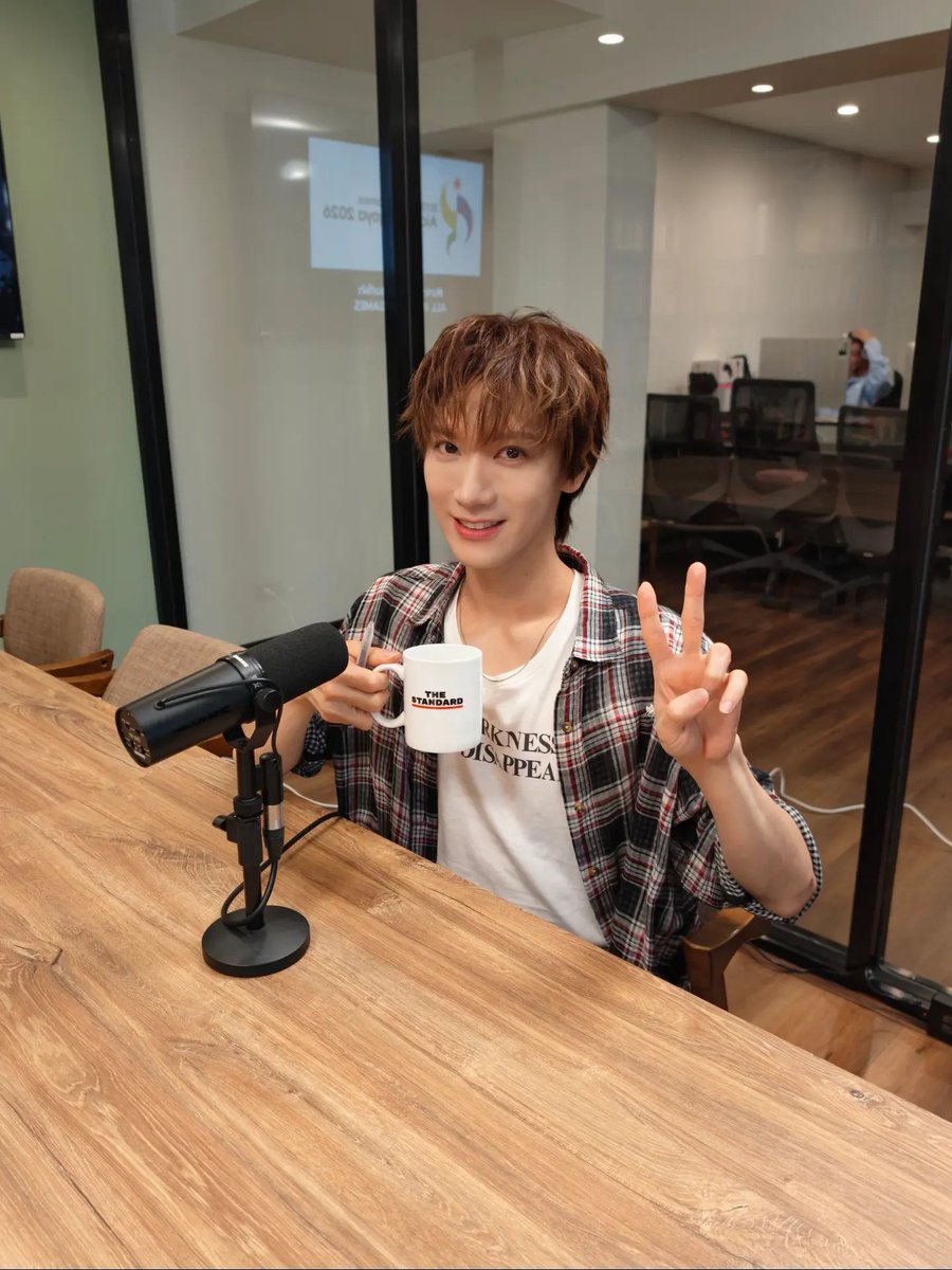 TENstagramOffcl's tweet photo. 260824 ten_offcl instagram update

☕️✌️🎙️

#TEN #kndFeaturing

https://t.co/DFLW2gVsBF https://t.co/TUmWQTns0K
