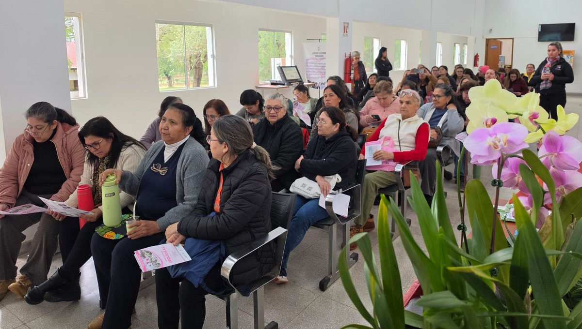 ciudadmujerpy's tweet photo. En el CCM, específicamente en el MEE, liderado por el MTESS, se llevó a cabo una jornada de capacitación sobre “Cultivo y Manejo de Orquídeas y Técnicas de Kokedama”, dirigida a mujeres interesadas a la floricultura.

Más Info: https://t.co/TT3VQIU0Rl

#GobiernoDelParaguay https://t.co/dAatyGsjhJ