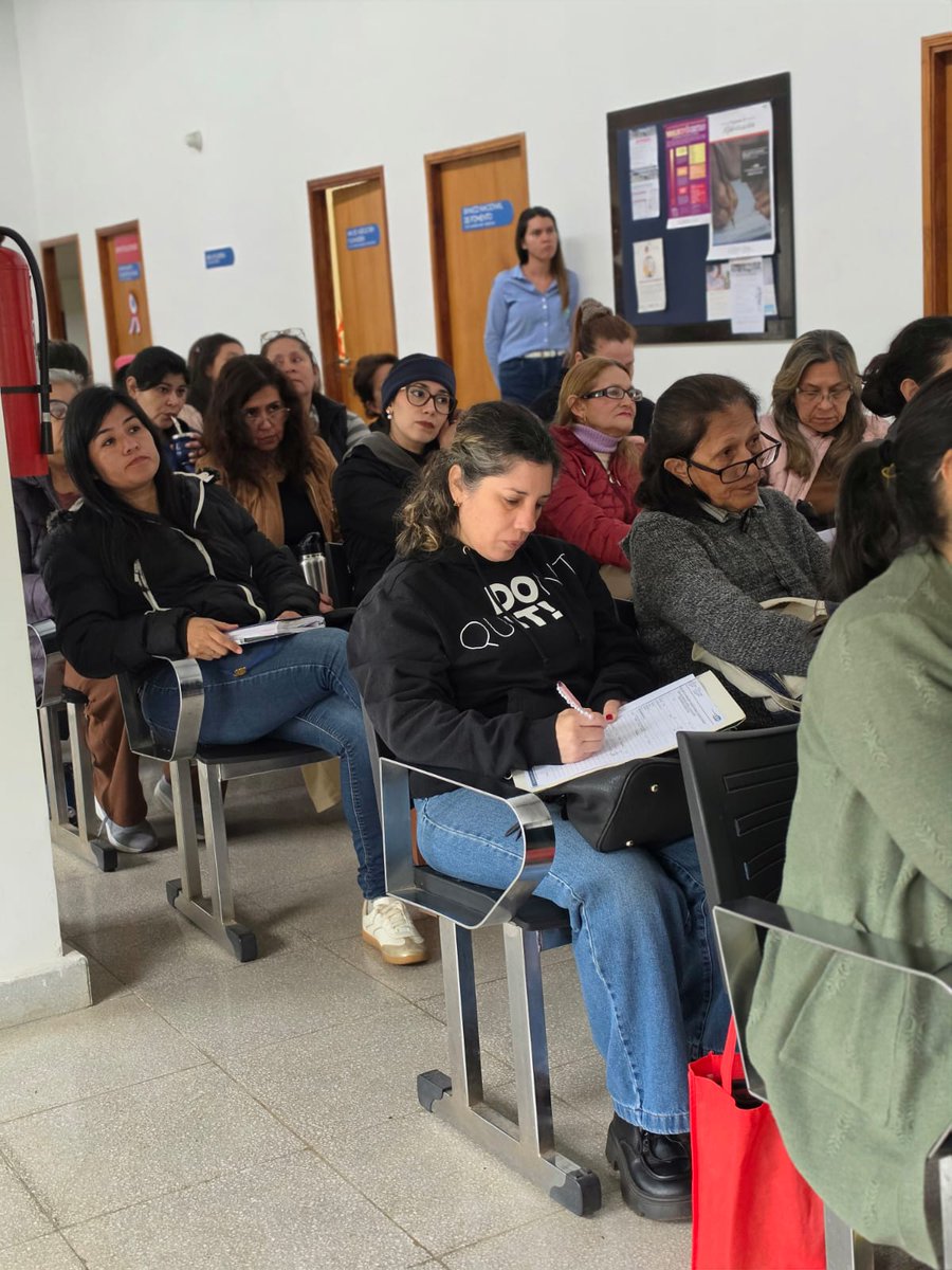 ciudadmujerpy's tweet photo. En el CCM, específicamente en el MEE, liderado por el MTESS, se llevó a cabo una jornada de capacitación sobre “Cultivo y Manejo de Orquídeas y Técnicas de Kokedama”, dirigida a mujeres interesadas a la floricultura.

Más Info: https://t.co/TT3VQIU0Rl

#GobiernoDelParaguay https://t.co/dAatyGsjhJ