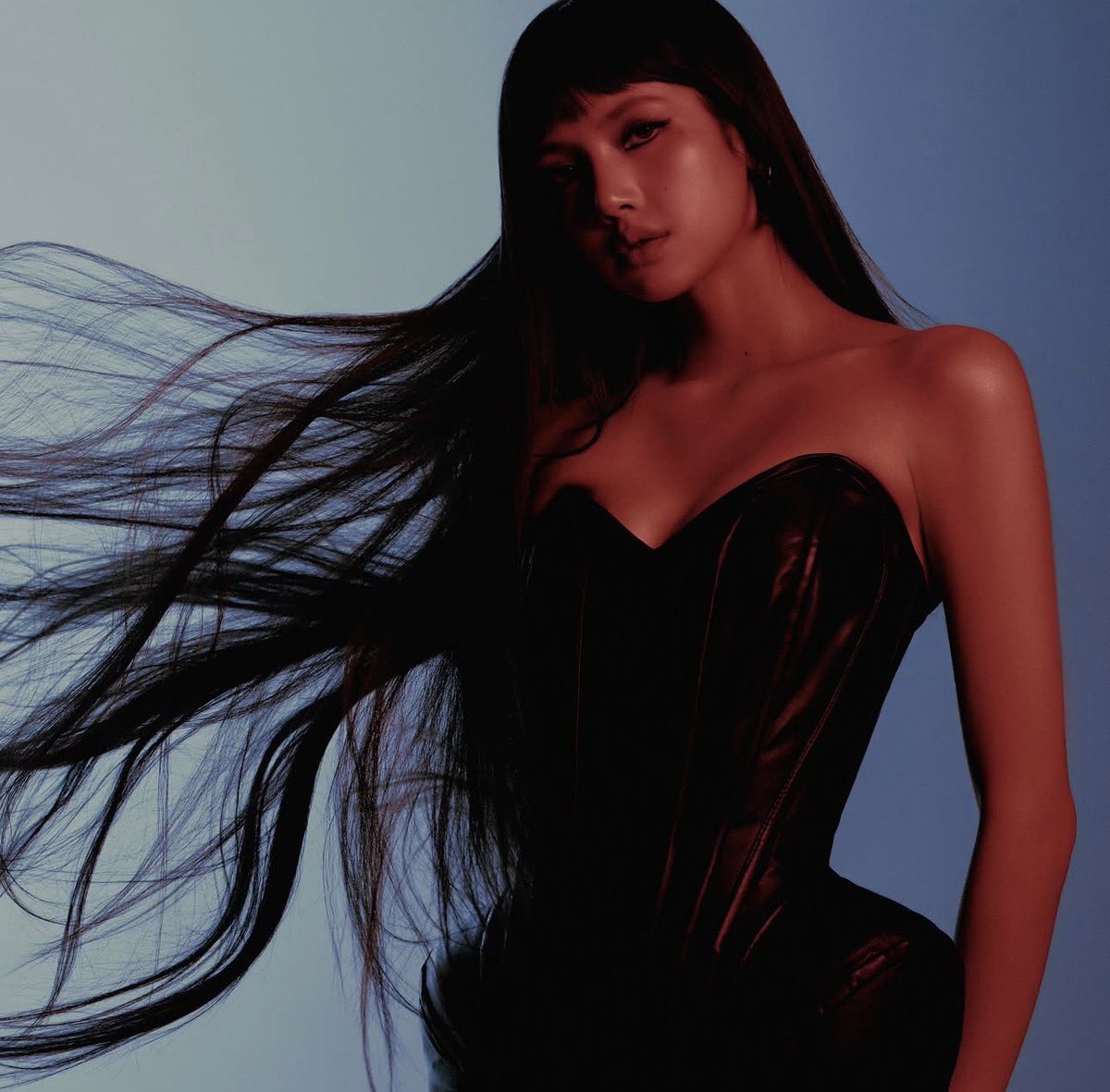 PopCrave's tweet photo. LISA announces her new EP, ‘PRESS PLAY,’ out October 23rd.

The first single, “SaWaDiKa,” will be released on September 3rd. https://t.co/3TBWiYODIf