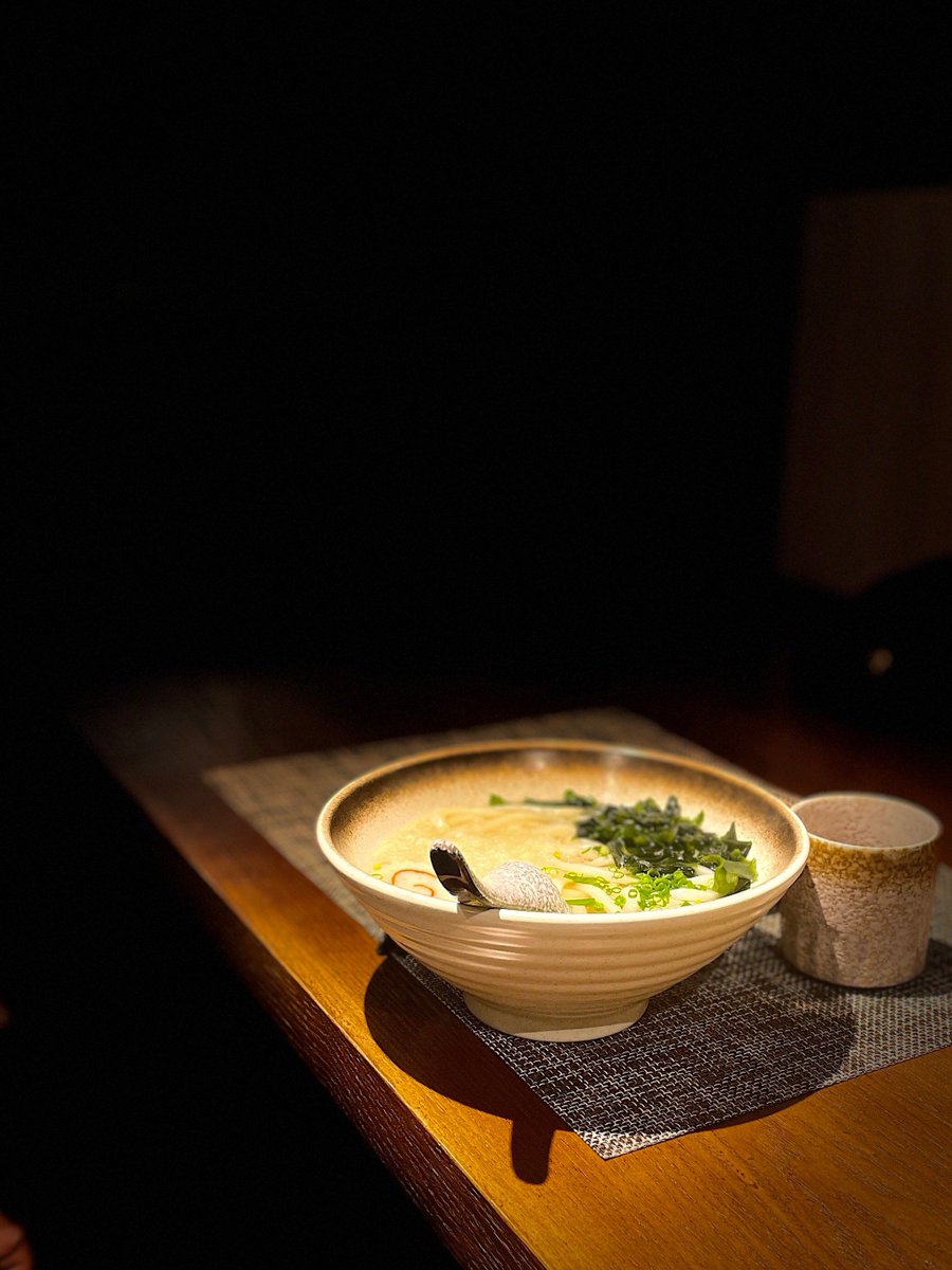 smykrnzz's tweet photo. Late night craving This warm bowl of udon with simmered pork and scallions from our tiny street-side tavern hit just right—soft light, quiet hum, and that first sip of broth that chases the chill away. https://t.co/kRjmQuiaa3