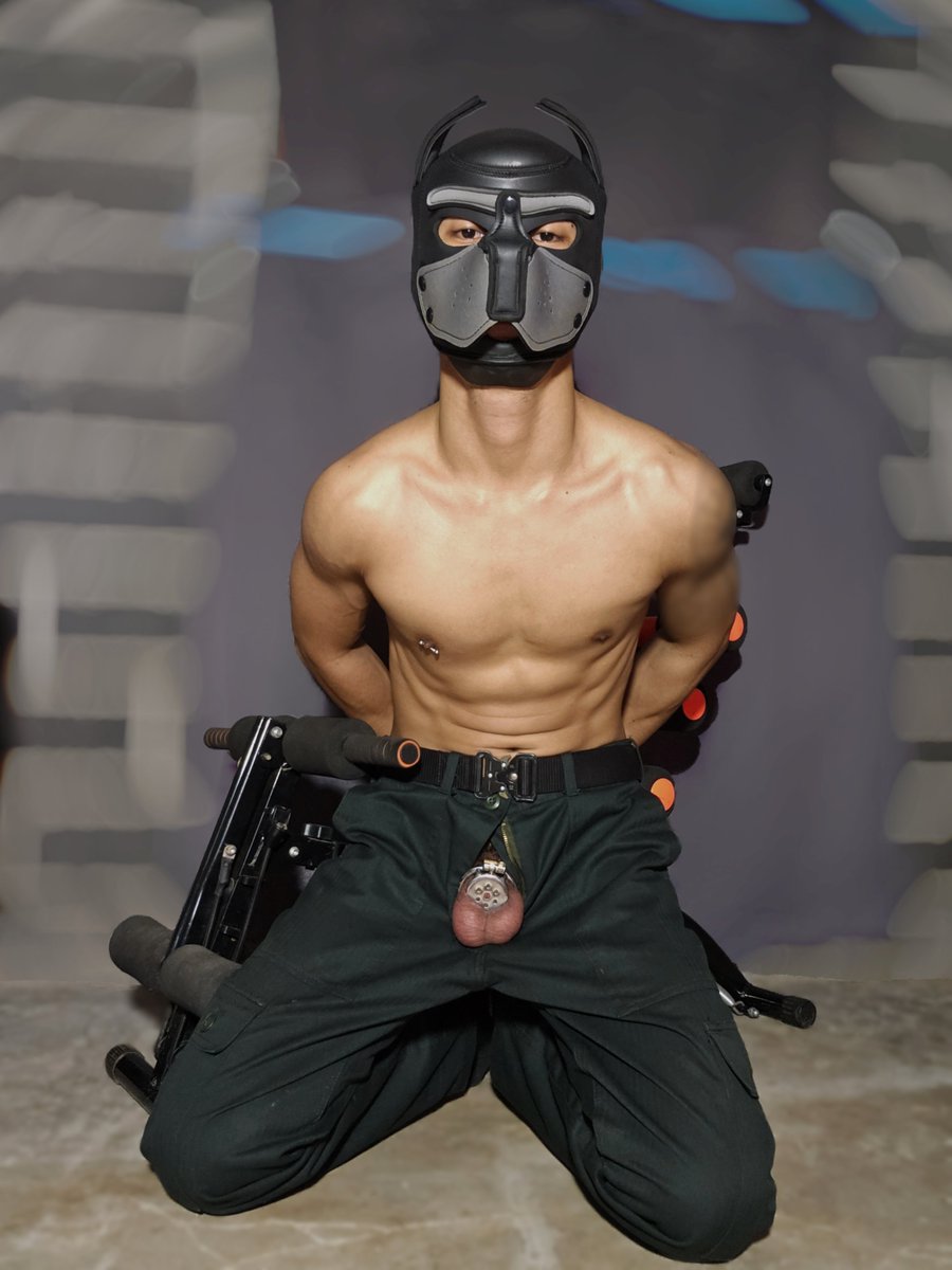 Dogslave_1's tweet photo. 🔒ที่ล็อคใหม่ ล็อคควยมาแล้ว2วันควยก็กูเหม็นแล้วสัส  ล็อคต่ออีกกี่วันดีครับนาย https://t.co/XK0B3drl3n