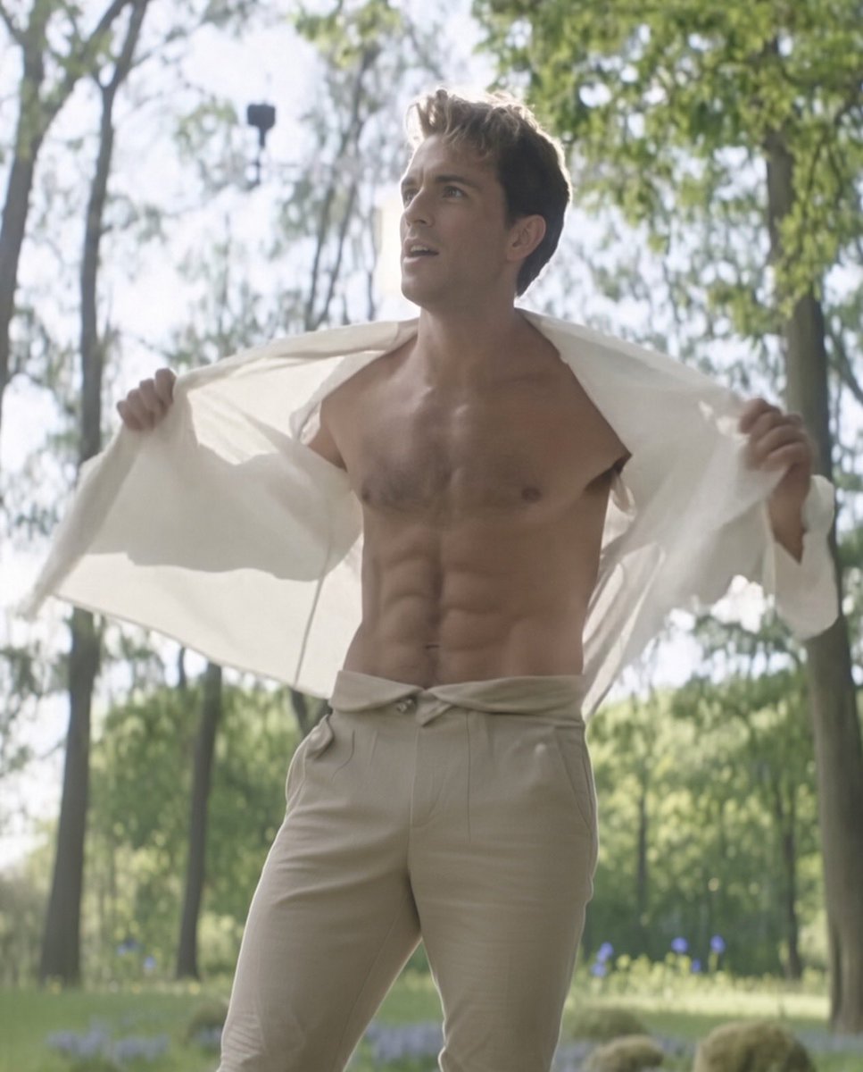 SceneOrbit's tweet photo. Those abs of Jonathan Bailey in the deleted Fiyero scene from Wicked… 🔥 https://t.co/oh664hkuxM