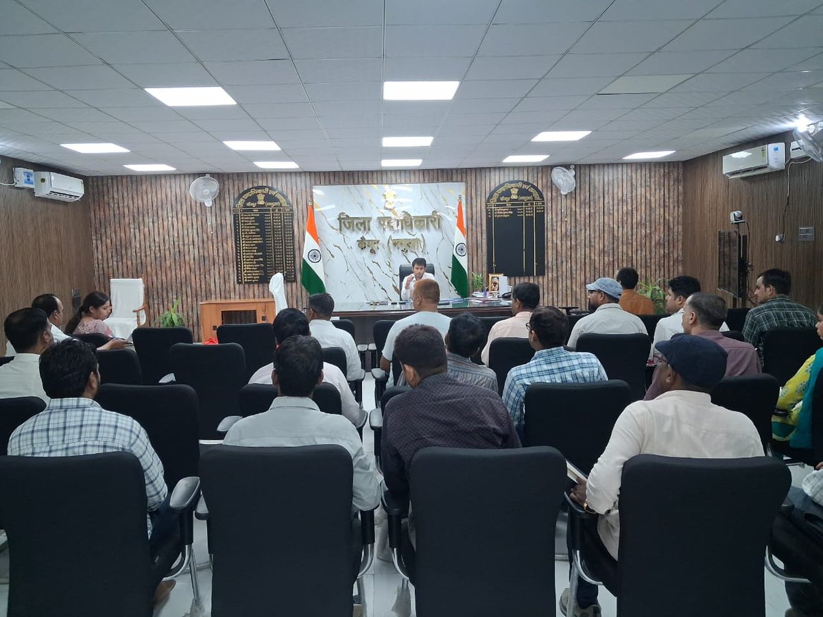 kaimurdm's tweet photo. नवाचार से सशक्त होंगे ग्रामीण परिवार!

​जिला पदाधिकारी, कैमूर द्वारा जीविका की समीक्षा की गई एवं आवश्यक दिशा निर्देश दिए गए।
​ जिला पदाधिकारी ने ग्रामीण आजीविका को नई मजबूती देने के लिए रचनात्मक विचारों, नए प्रयोगों और टीम सहयोग पर विशेष बल दिया।
​#Kaimur #Jeevika
@IPRDBihar https://t.co/0H52eI6r9T