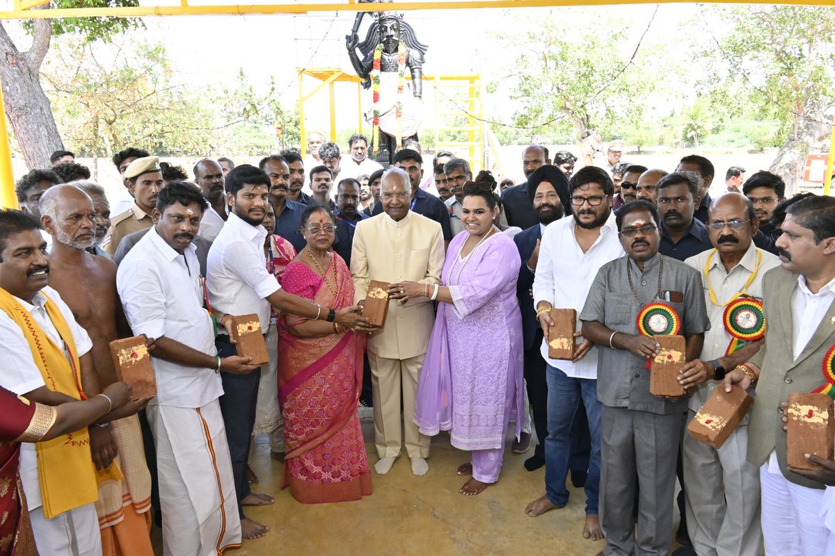 ramnathkovind's tweet photo. During my two-day Tamil Nadu visit, paid floral tributes to King Perumpidugu Mutharaiyar II (Suvaran Maran) at the Mutharaiyar Memorial Hall in Tiruchirappalli, Tamil Nadu, remembering his exemplary governance in the region centuries ago. 

Offered prayers at the Sri Ranganathaswamy Temple at Srirangam and Arulmigu Jambukeswarar Temple at Thiruvanaikaval.

I was also privileged to attend the groundbreaking ceremony and lay the foundation stone for the Arulmigu Sabtha Kanniyar Kalapidari Kalapidaraneswar Temple at Nemam, Thanjavur, organised by the Arayar Suvaranmaran Pidari Trust.

On the occasion, I urged devotees to come together to restore and revive this historic temple, preserving our rich civilisational heritage for generations to come.