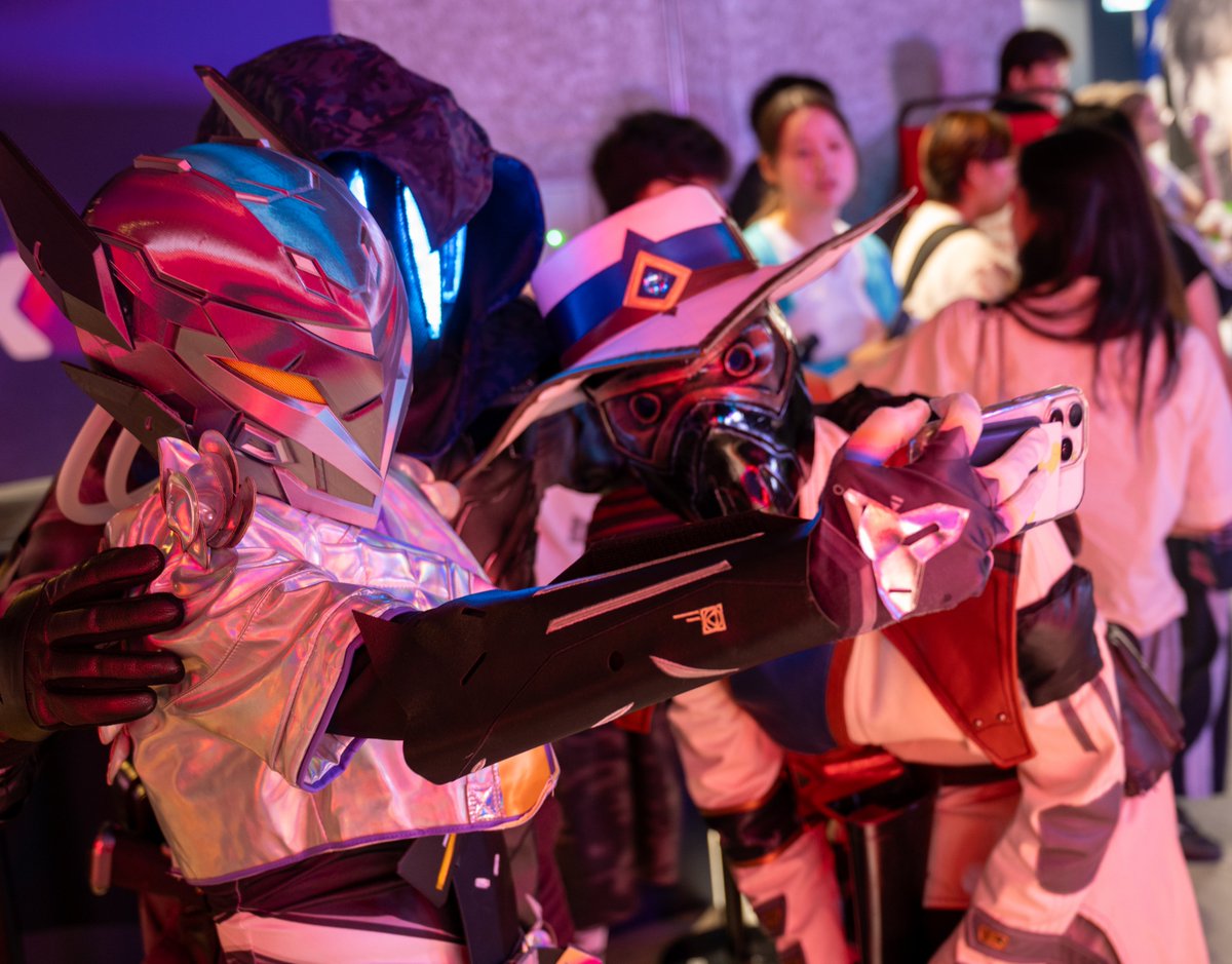 H_luci_07's tweet photo. #KVCT #KOREA_VALORANT_COSPLAY_TEAM
#발로란트팝업 #바로발로익스프레스
#VALORANT #OMEN #CYPHER #VYSE
발로란트 가면단 삼남매
20260816_바로발로익스프레스
KOREA VALORANT COSPLAY TEAM (KVCT) Agent
OMEN : @H_luci_07
CYPHER : @gamjuyoug
VYSE : @se0Kang248
📷 : @gimseon86381291 https://t.co/y3boqABX1G