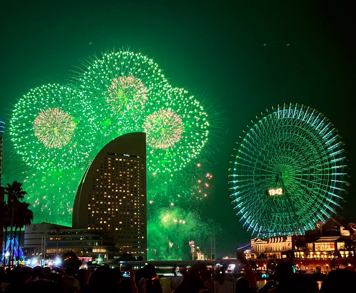 PandaBoY_dot's tweet photo. 横浜花火、観覧車とコラボっててよかった🎆🎡 https://t.co/0NM7F9e4LE