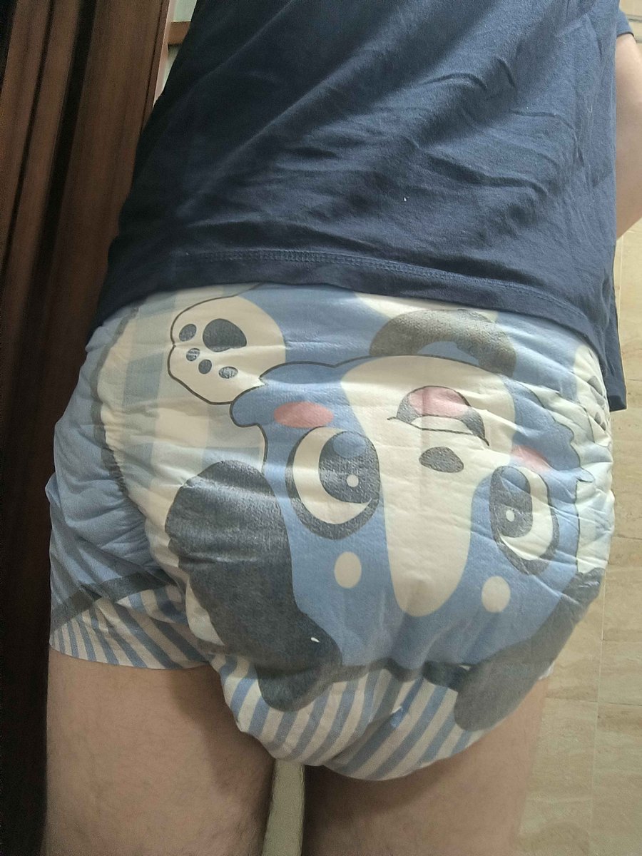 Capybalalover's tweet photo. #ABDL #尿布 #纸尿裤 #abdldiaper #diaper #DL  #LNGU #LFB 

Can you tell that these are misprints? Is my butt upside down?

你看得出来这些是印错的吗？

我的小屁股是不是印反了呀～？ https://t.co/wSLqBLqh3s