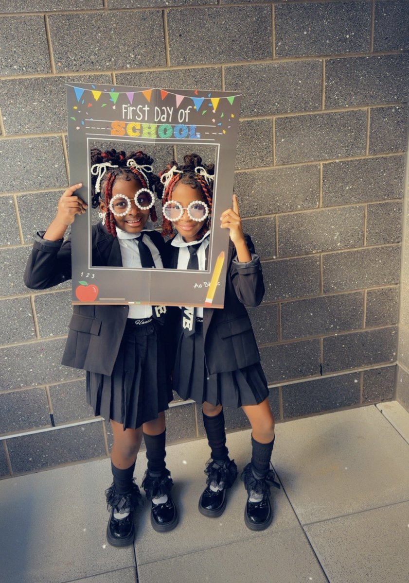 thedeal_nfl's tweet photo. … twins entered the chat 💬🧊👭💘 #2ndGrade #LetsGoMommies https://t.co/Ou6Txj4eC5