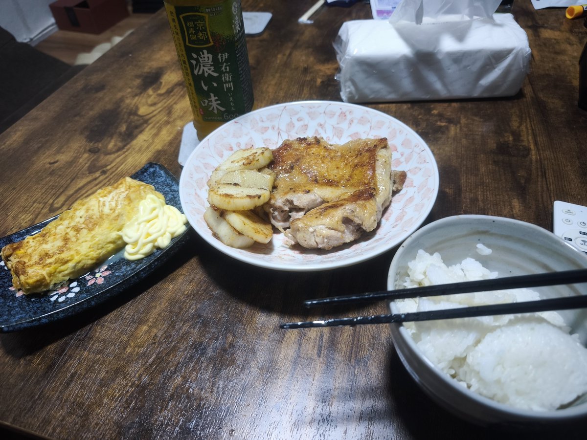 VRC_ko's tweet photo. 男一人ならこんな飯よね https://t.co/9PWJMuqFb7