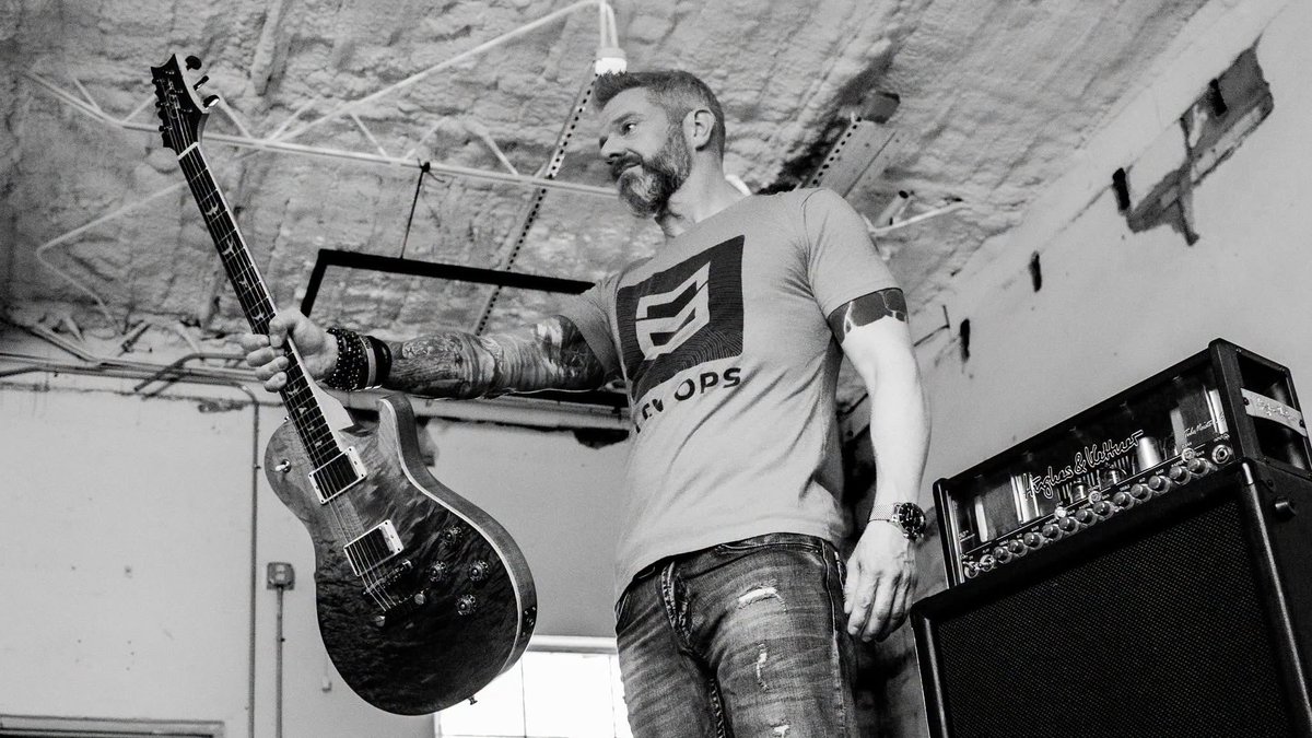 ColinMichaelMus's tweet photo. We like to work our shoulders, getting those reps in 💪

📸 Marrs Photography 

 #hughesandkettner #wornstar #paulreedsmith #newmusic #colinmichaelmusic #prsguitars #prs #musicvideo #indierock #altrock #colinmichael #mtnops #wornstar https://t.co/1BE90Af7M1