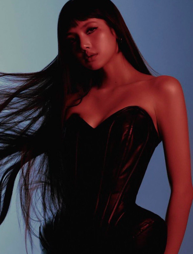 AboutMusicYT's tweet photo. Lisa announces her single, SaWaDiKa, out September 3rd. https://t.co/5qtyZ1KdPv