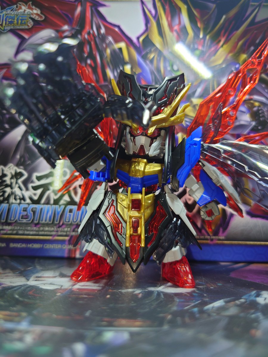 Revo_KEN's tweet photo. 素組みですが　司馬懿デスティニーガンダム完成

物語ではある意味中核を担ってましたね武装はパルマモチーフなのでインパクトありますねー
ただデザインの都合上まったく頭部が回りません(笑)
日差しが深めなので目が見えにくいのも勿体なかったです
#ガンプラ https://t.co/kENL2aoBE5