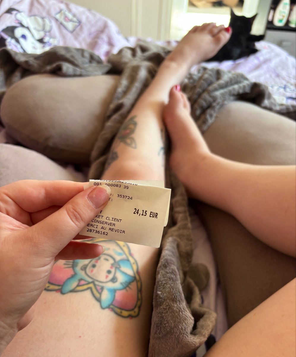 lustymorrigan's tweet photo. Un petit ticket à rembourser pour commencer la journée les toutous 🐶✨#findom #femdom #moneymiss https://t.co/mfeVxGgw4r