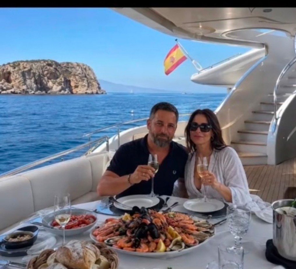 Pepeluis1150491's tweet photo. Esto si es tener suerte, de que todos los españoles le  paguemos las vacaciones a todo lujo... https://t.co/4AcRPLfgl0